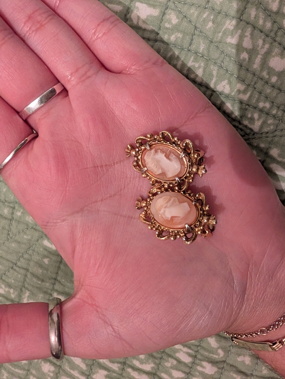 Vintage Cameo Clip On Earrings - Picture 2 of 6